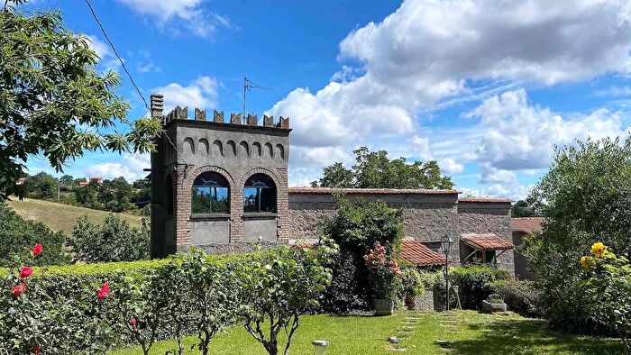 Casa con 17 locali in vendita in Via Bastiglia Montefiascone, Montefiascone