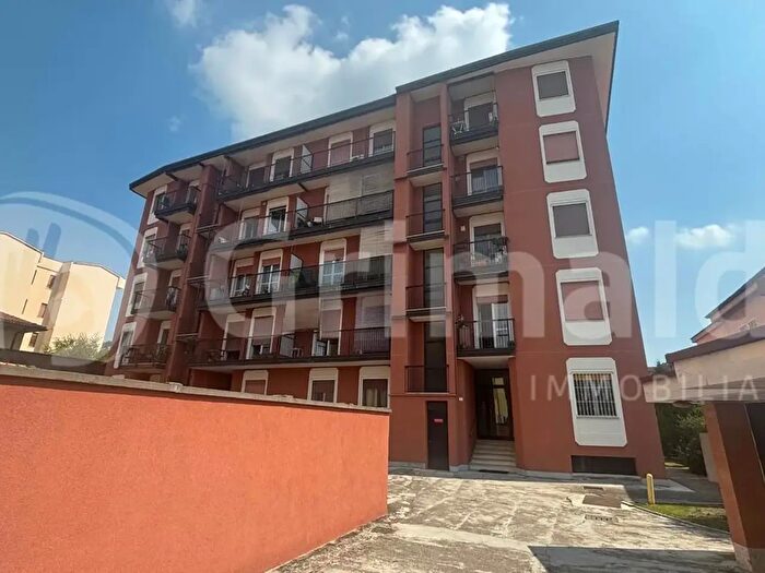 Appartamento quadrilocale in vendita in Via Cassolnovo, Abbiategrasso