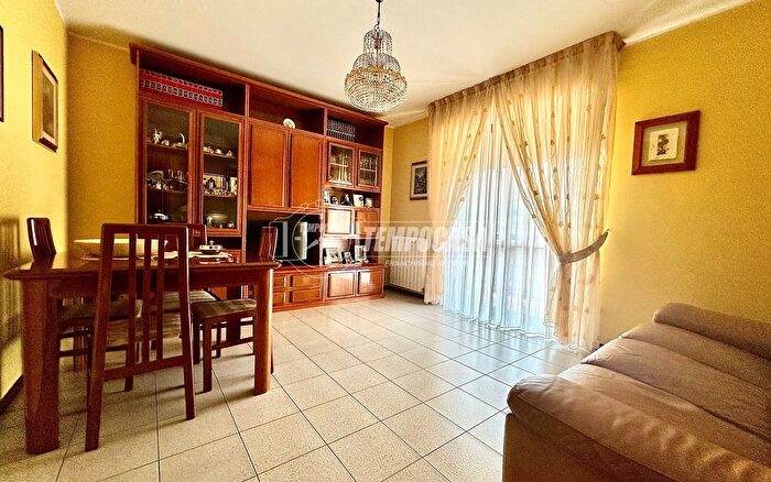 Appartamento trilocale in vendita in Via Alberelle, Rozzano