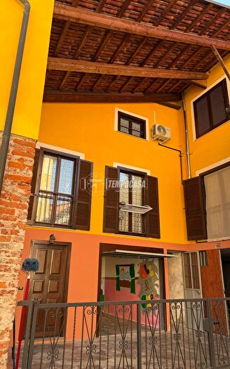 Casa con 7 locali in vendita in Via Giuseppe Levis, Racconigi