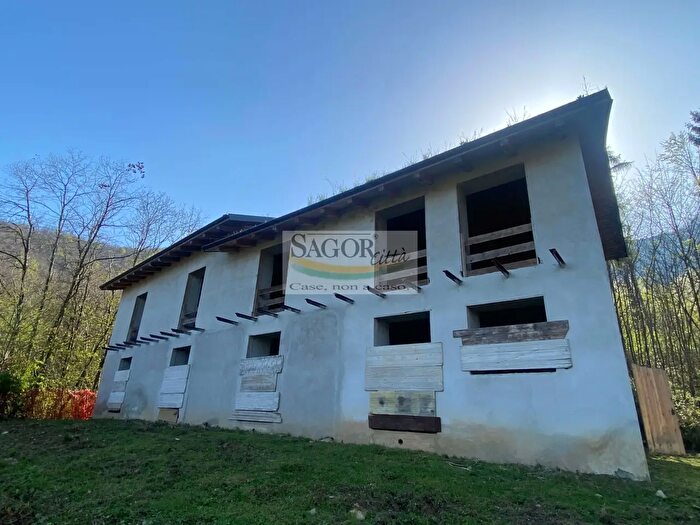 Casa con 8 locali in vendita in Borgata Gervasio, Cumiana