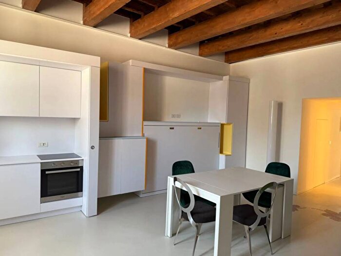 Appartamento bilocale in affitto in Piazza Quercia No Number, Trani