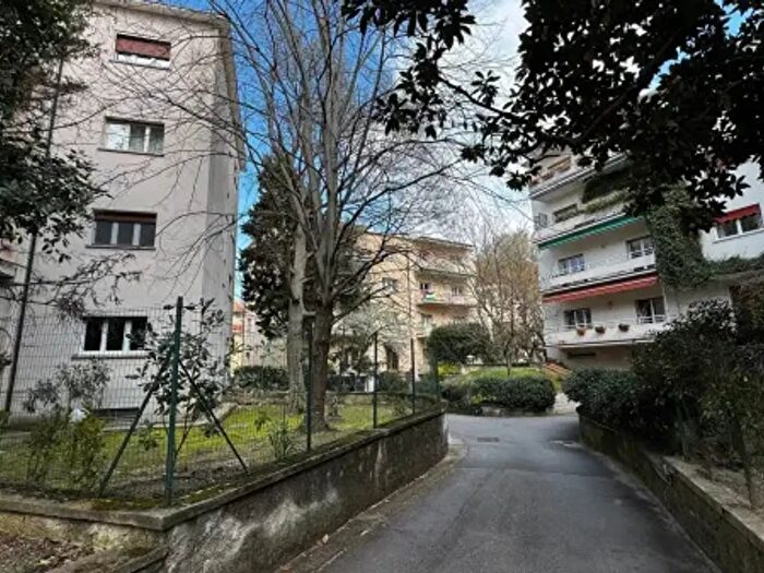 Appartamento trilocale in vendita in Via di Romagna, Trieste