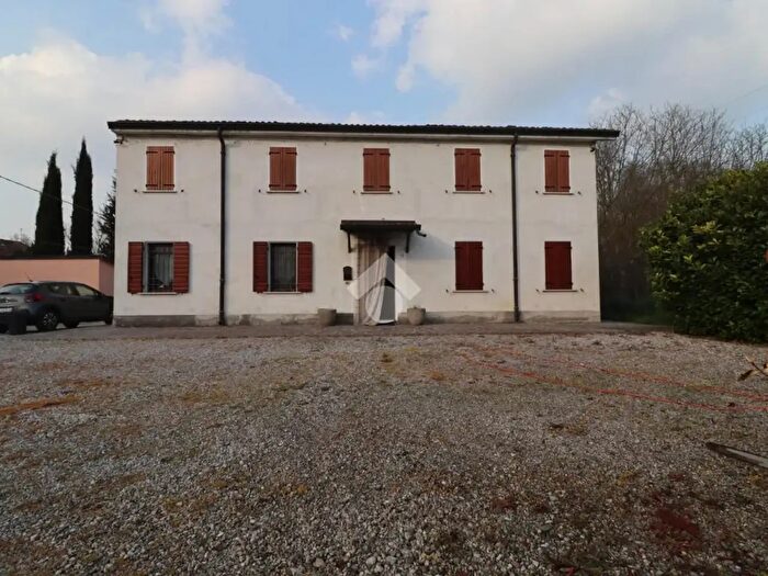 Casa con 7 locali in vendita in Str Formigosa, Mantova