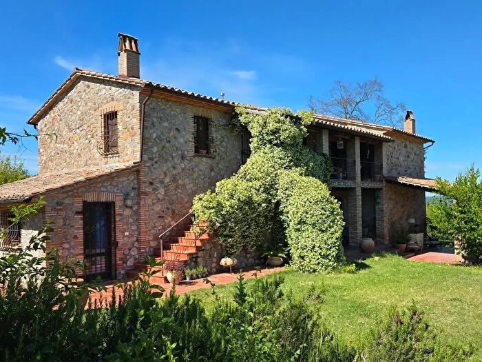 Casa con 16 locali in vendita in Castel Viscardo