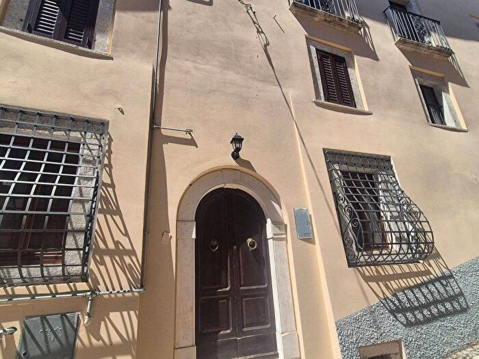 Appartamento trilocale in affitto in Via Principe Umberto, Centro, Rocca di Cambio