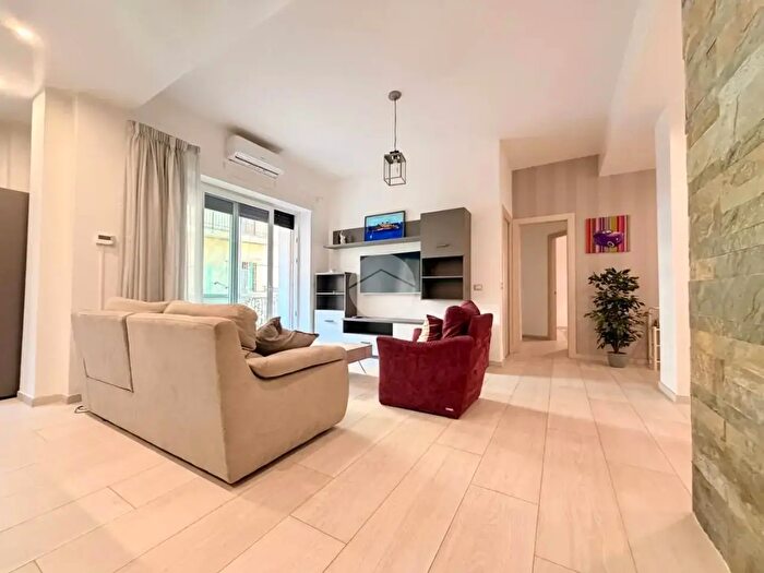 Appartamento trilocale in vendita in Via Francesco Cilea, Napoli