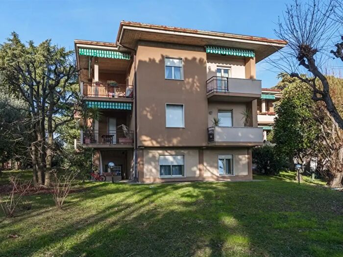 Appartamento quadrilocale in vendita in Desenzano Del Garda