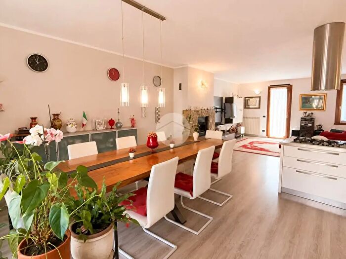 Casa trilocale in vendita in Via del Lanico, Malegno