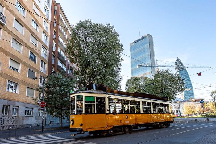 Appartamento quadrilocale in vendita in Piazza VI Febbraio, Milano