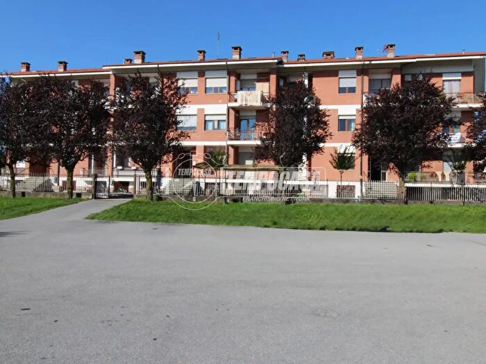Appartamento con 6 locali in vendita in Via Alba C, Mondovi'