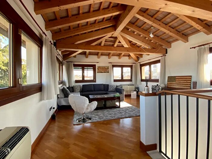 Appartamento con 6 locali in vendita in Contra Motton San Lorenzo, Vicenza