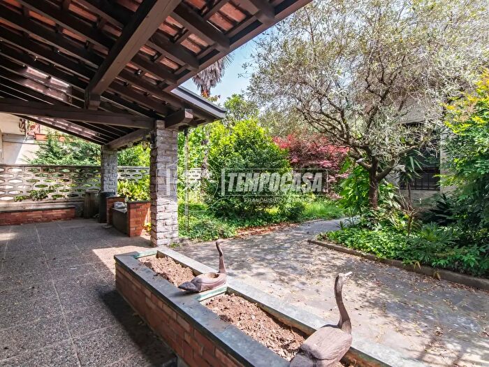 Casa quadrilocale in vendita in Via N Bixio, Olgiate Olona