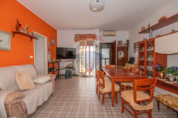 Casa con 8 locali in vendita in Via Carlo Goldoni, Grammichele