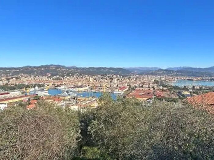 Casa con 6 locali in vendita in La Spezia