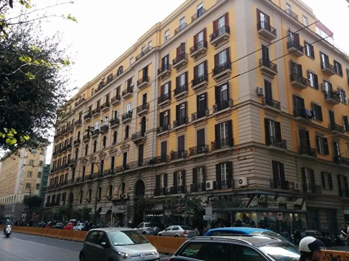Appartamento quadrilocale in affitto in Corso Umberto Snc, Napoli