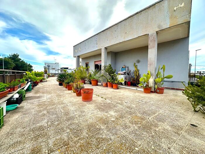 Appartamento con 5 locali in vendita in Via Luigi Coniglio Gallo, Lecce