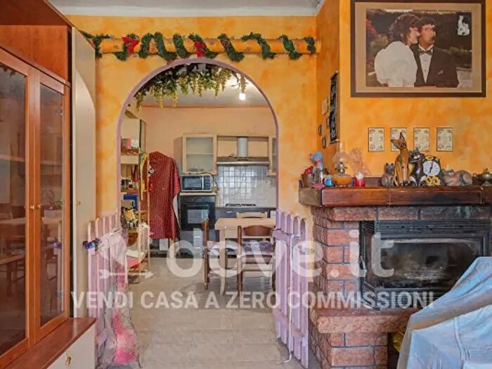 Appartamento quadrilocale in vendita in Via Brigate Partigiane, Follo
