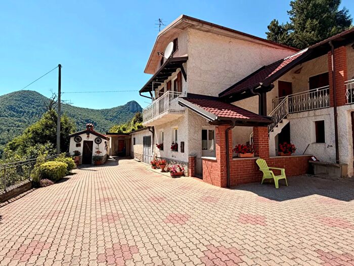 Casa con 5 locali in vendita in Strada Colle San Bernardino, Garessio