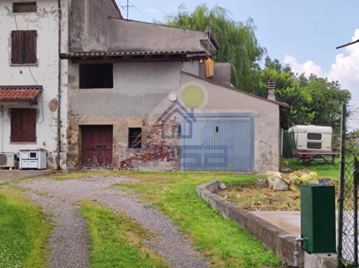 Casa in vendita in Via Gerre, Caselle Landi