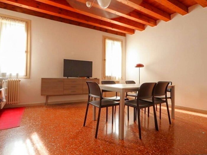 Appartamento trilocale in affitto in Contra' Valmerlara, Centro Storico, Vicenza