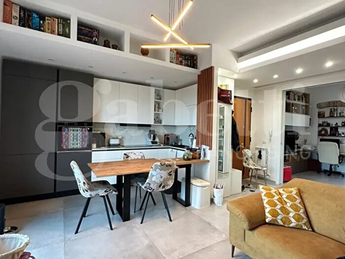 Appartamento con 5 locali in vendita in Siena