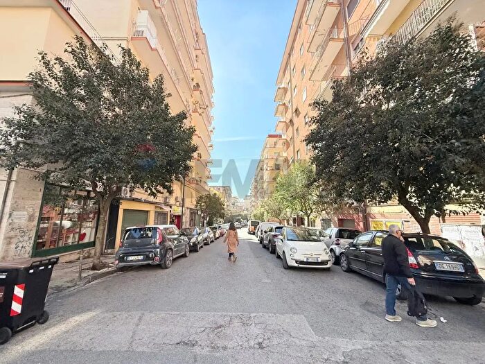 Appartamento con 5 locali in vendita in Via Vincenzo Scala, Napoli