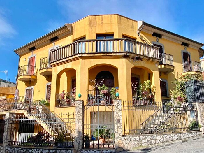 Casa con 6 locali in affitto in Via Linea, Camaro Superiore, Messina
