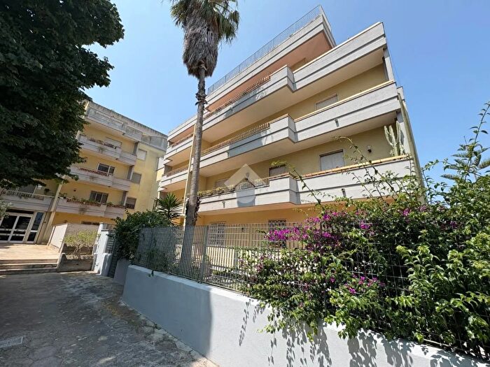 Appartamento quadrilocale in affitto in Via Francesco De Mura, Lecce