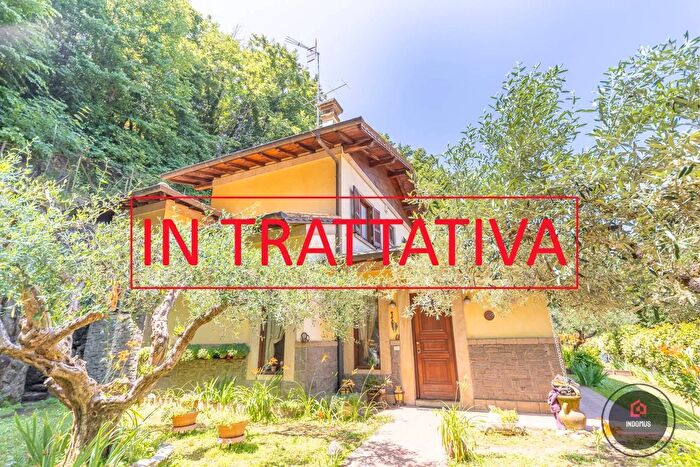 Casa trilocale in vendita in Via Palazzolo Rocca di Papa, Rocca Di Papa