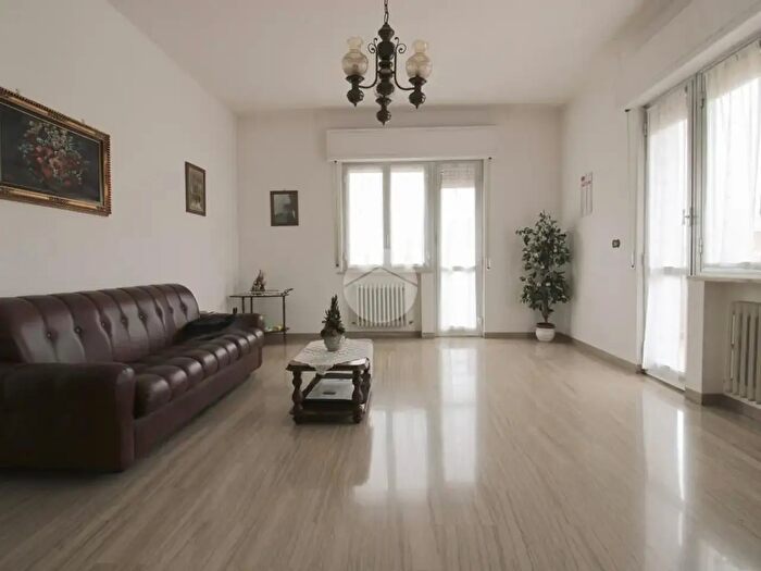 Casa quadrilocale in vendita in Via Nazionale Adriatica, Roseto Degli Abruzzi