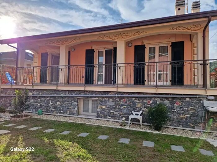 Casa con 5 locali in affitto in Via Casali, Carasco