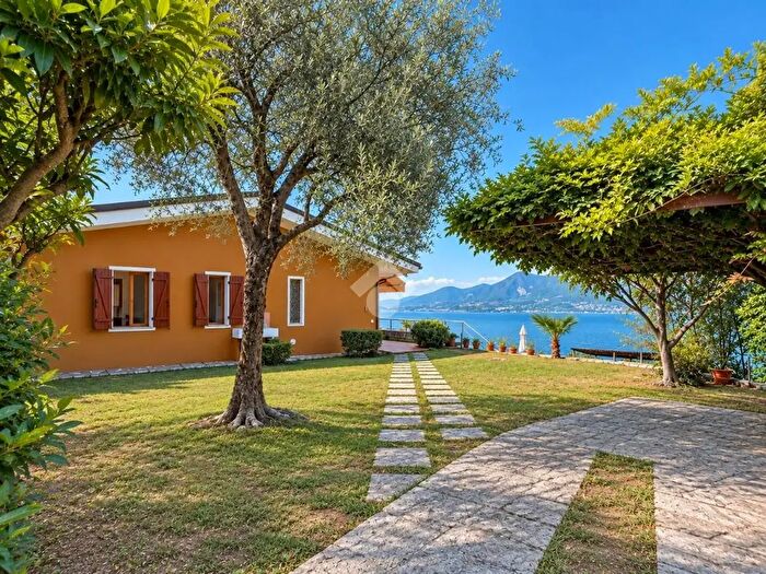 Casa trilocale in vendita in Villaggio Erika, Torri Del Benaco