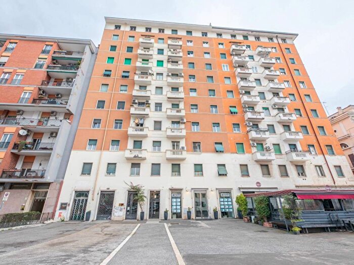 Appartamento bilocale in affitto in Piazza dellAlberone, Appio Latino, Roma