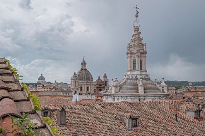 Appartamento con 20 locali in vendita in Via Monterone, Roma