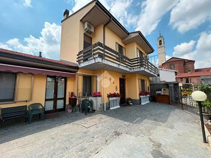 Casa quadrilocale in vendita in Via San Bartolomeo, Cassolnovo