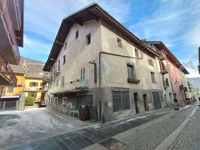 Casa con 10 locali in vendita in Via Risorgimento, Nus