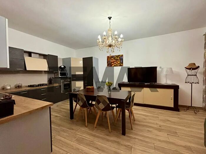 Casa con 10 locali in vendita in Via Lobrino, Cerano