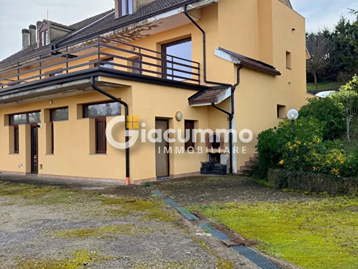 Casa con 16 locali in vendita in Via Mezzana, Potenza