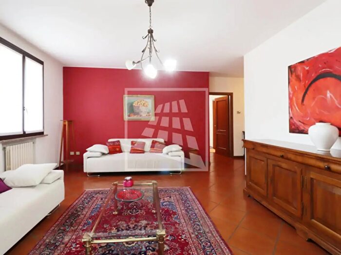 Casa con 8 locali in vendita in Via Walter Tobagi, Reggio nell'Emilia