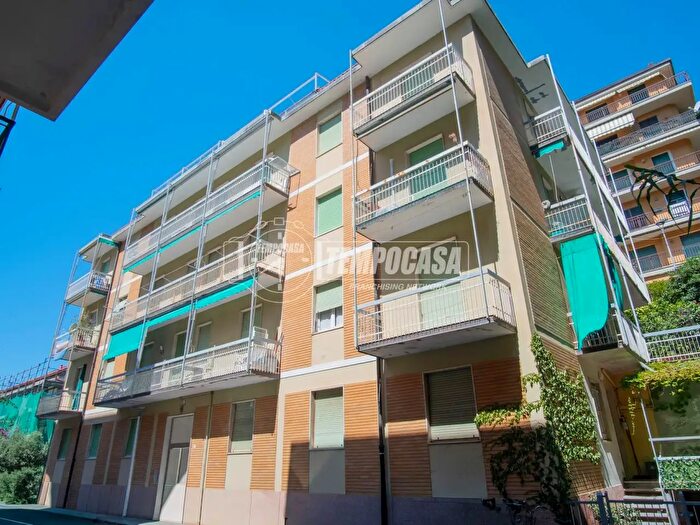 Appartamento trilocale in vendita in Via Piacenza, Lavagna