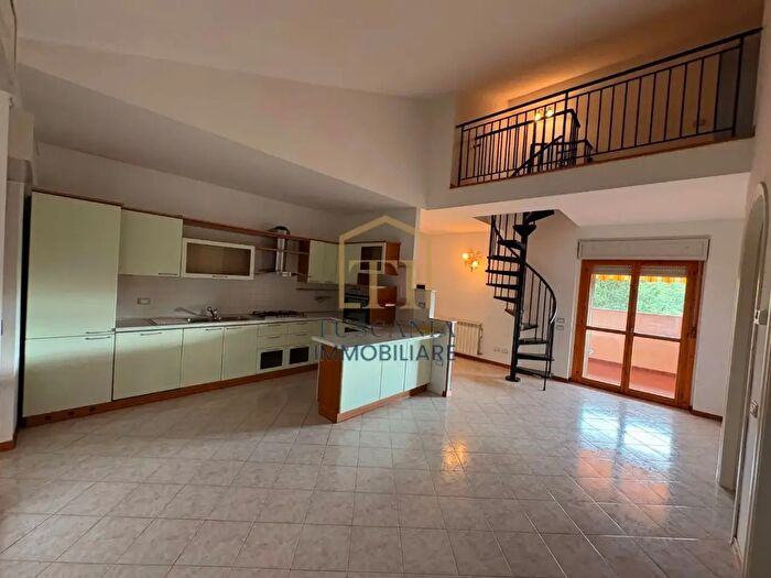 Appartamento con 5 locali in vendita in Monteriggioni