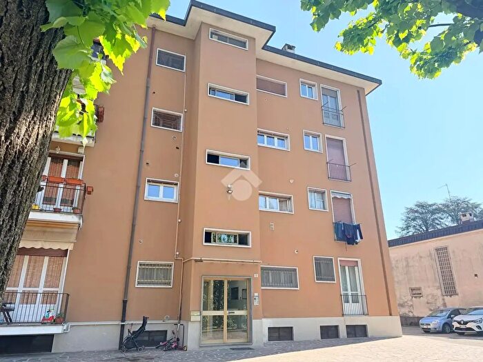 Appartamento trilocale in affitto in Via Solferino, Carate Brianza