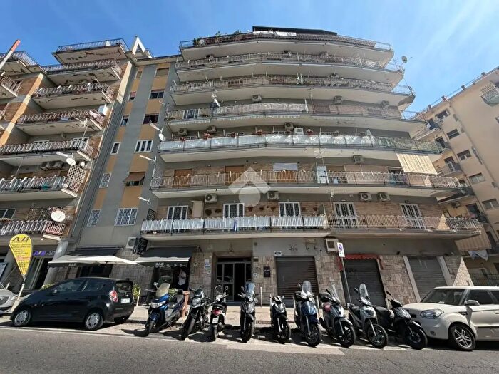 Appartamento quadrilocale in vendita in Via Domenico Fontana, Napoli