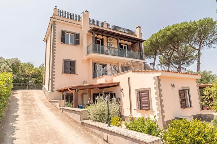 Casa con 9 locali in vendita in Via Vigne di Passo Lombardo, Roma