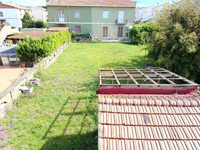 Casa con 7 locali in vendita in Rosignano Marittimo