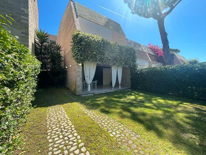 Casa trilocale in affitto in Via Volosca, Fregene, Fiumicino
