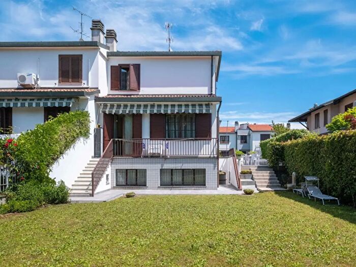 Casa con 6 locali in vendita in Via Alfredo Catalani, Settimo Milanese