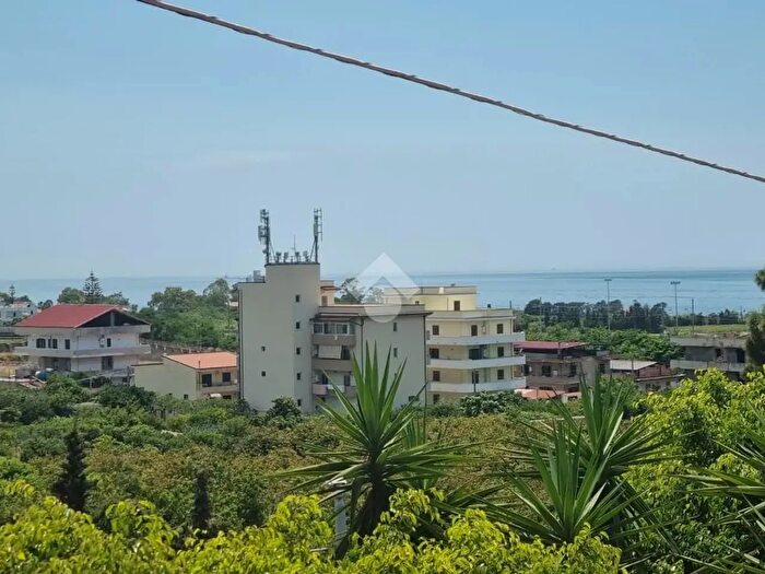 Appartamento trilocale in vendita in Via Spontone, Reggio Calabria