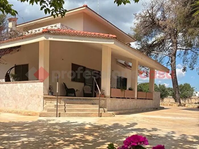 Casa con 7 locali in vendita in Vico I delle Isole Borromee Snc, Manduria